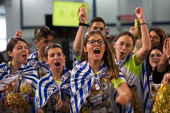 Students cheer at FIRST Championship.